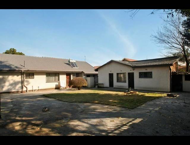 3 BEDROOM HOUSE FOR SALE IN LENASIA SOUTH